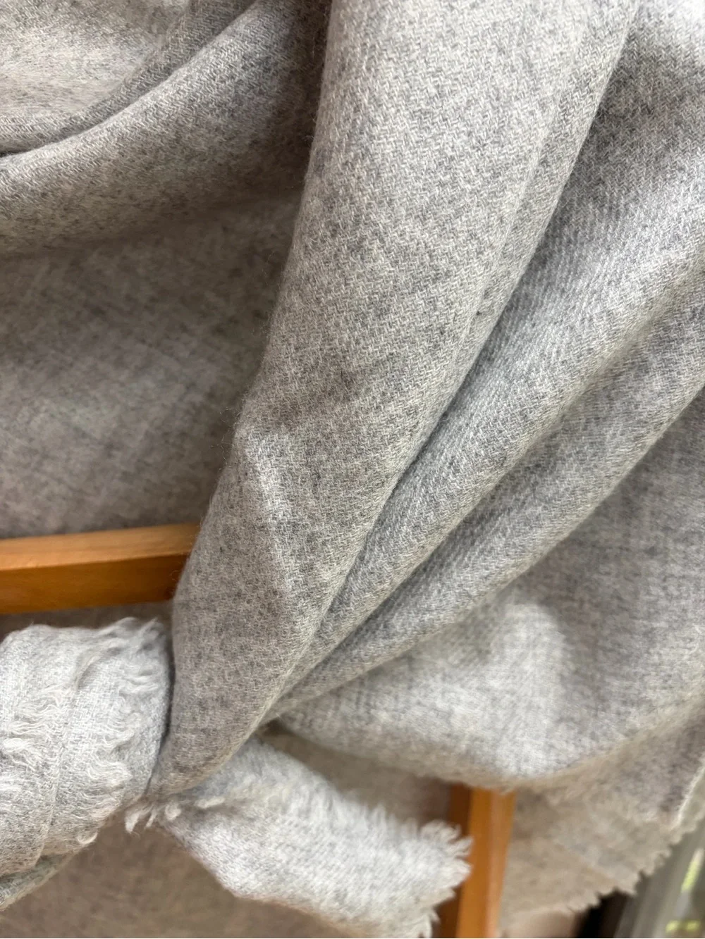 Everlane Cashmere Light Gray Fringed Scarf